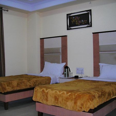 Hotel Dolphin Rāipur Esterno foto