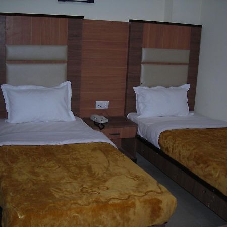 Hotel Dolphin Rāipur Esterno foto